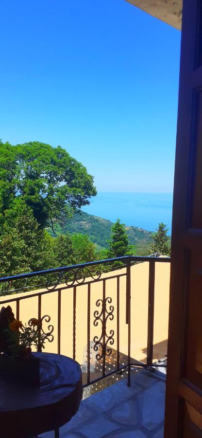Golden Mountain Vendégház Anílio Pilíu Kültér fotó